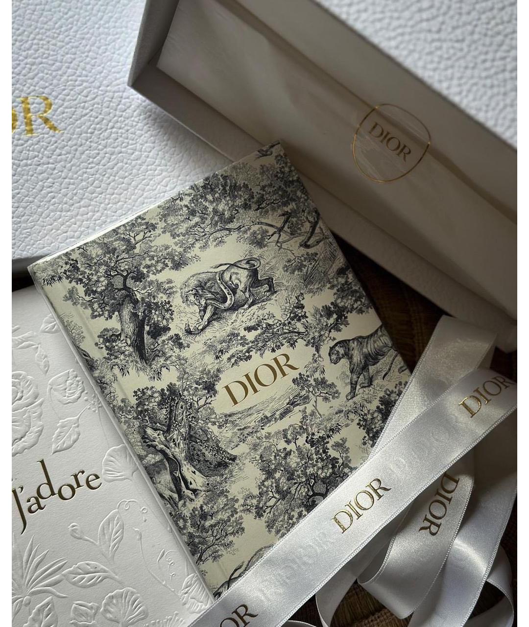 CHRISTIAN DIOR Книга, фото 4