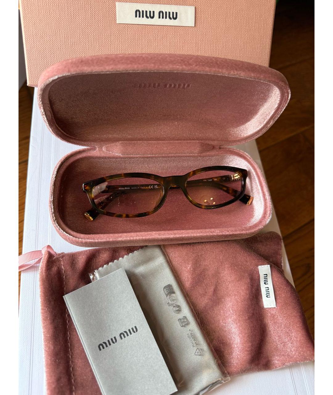 MIU MIU Коричневые пластиковые солнцезащитные очки, фото 6