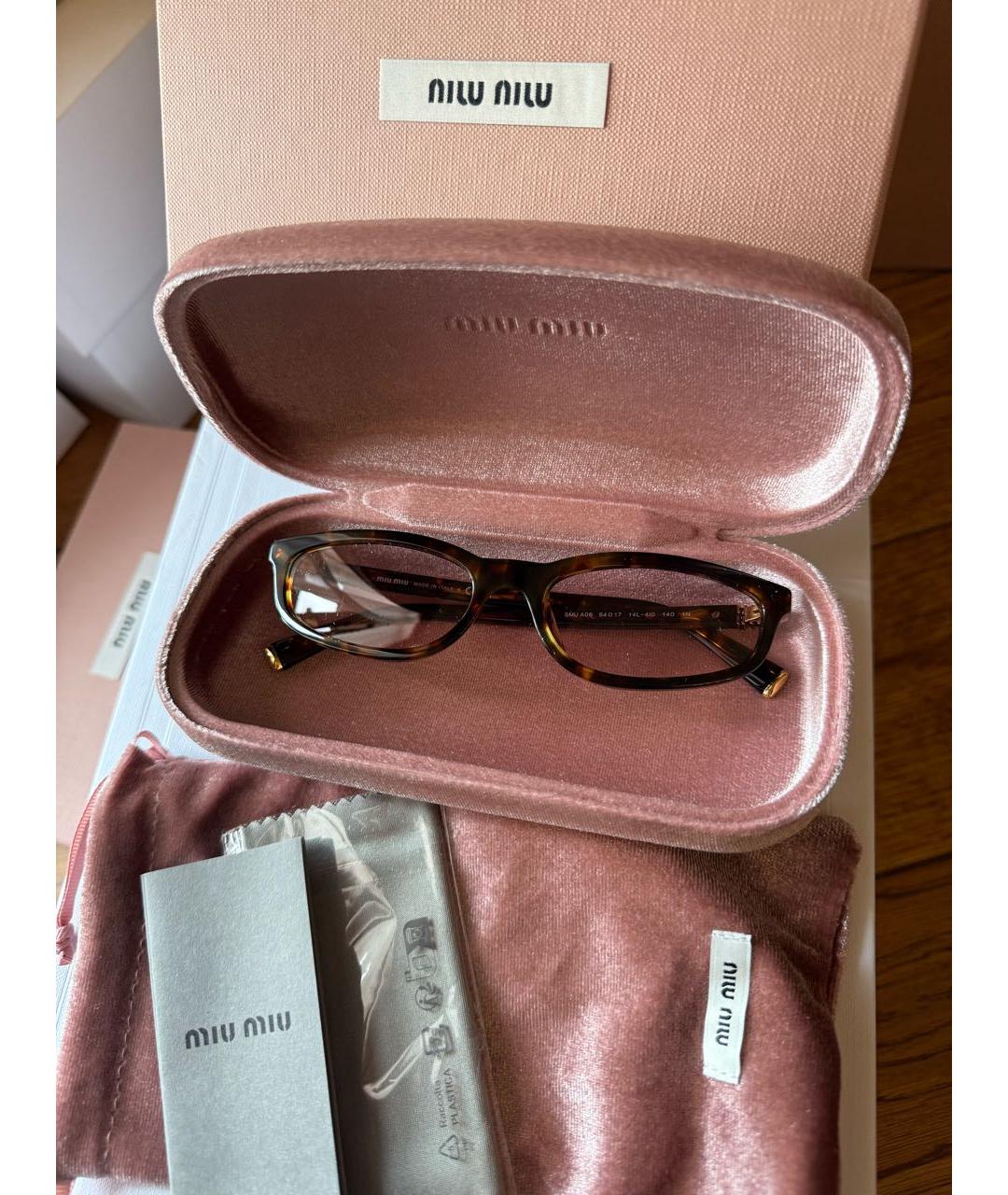 MIU MIU Коричневые пластиковые солнцезащитные очки, фото 3