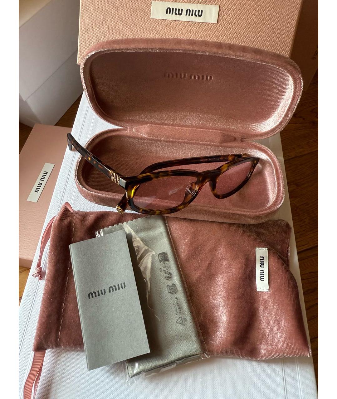 MIU MIU Коричневые пластиковые солнцезащитные очки, фото 4
