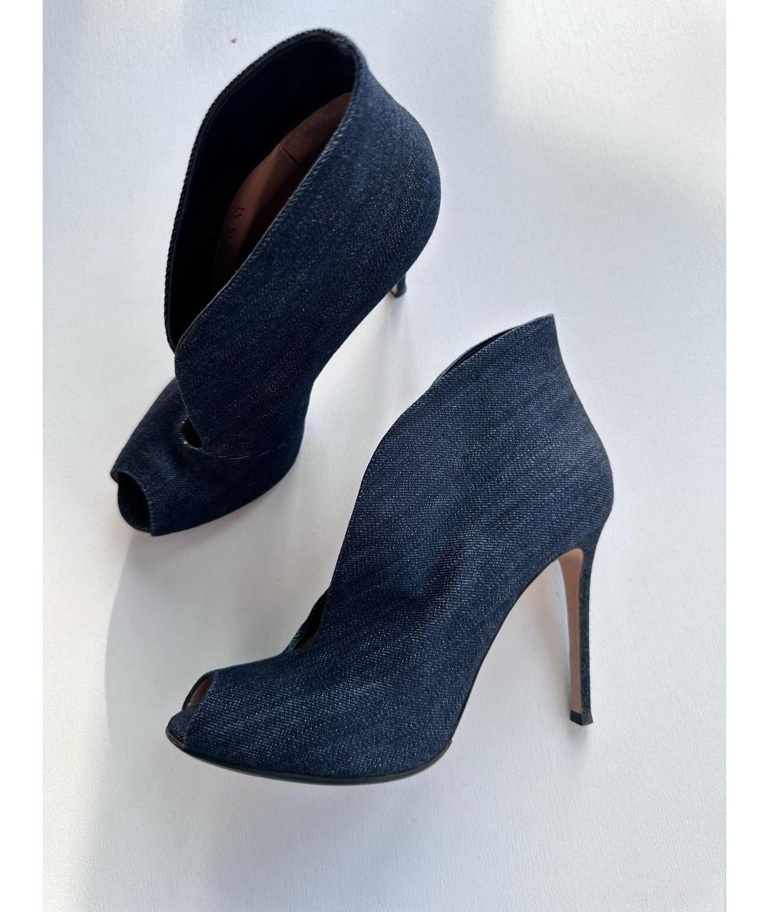 GIANVITO ROSSI Темно-синие текстильные ботильоны, фото 2