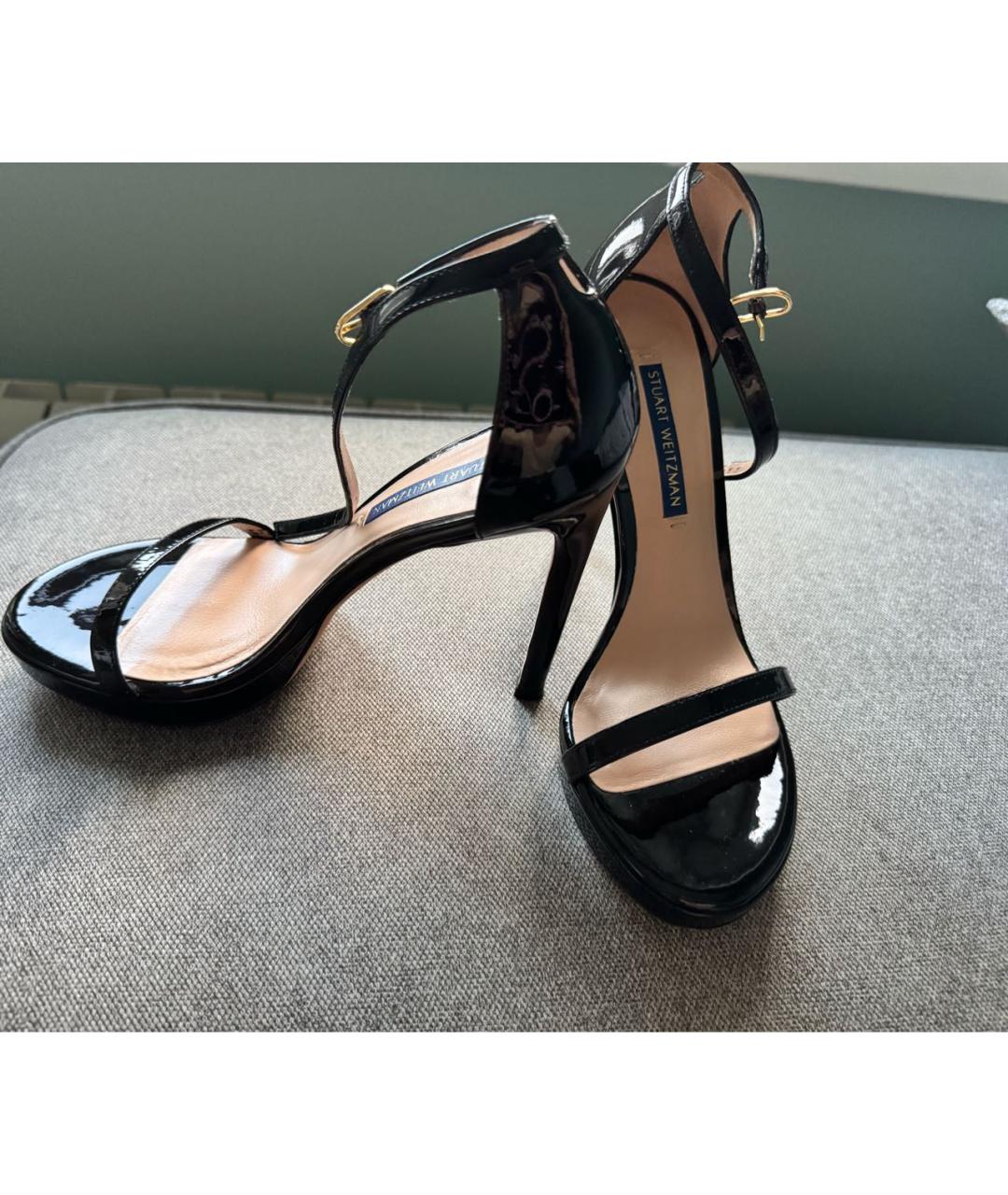 STUART WEITZMAN Черные босоножки из лакированной кожи, фото 2