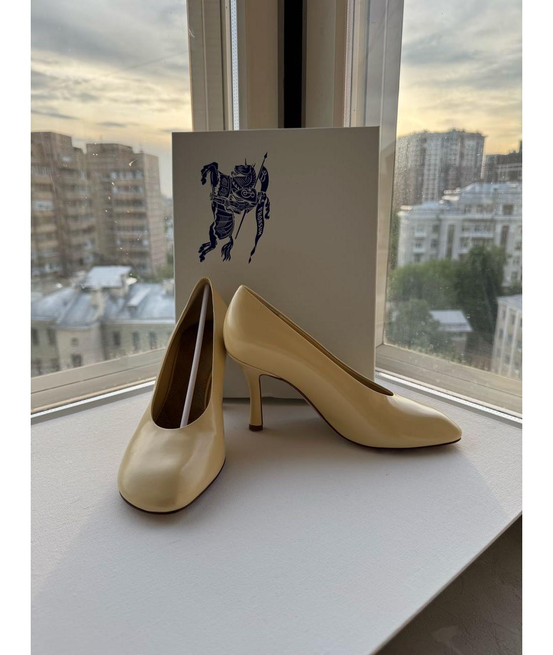 BURBERRY Желтые кожаные туфли, фото 2