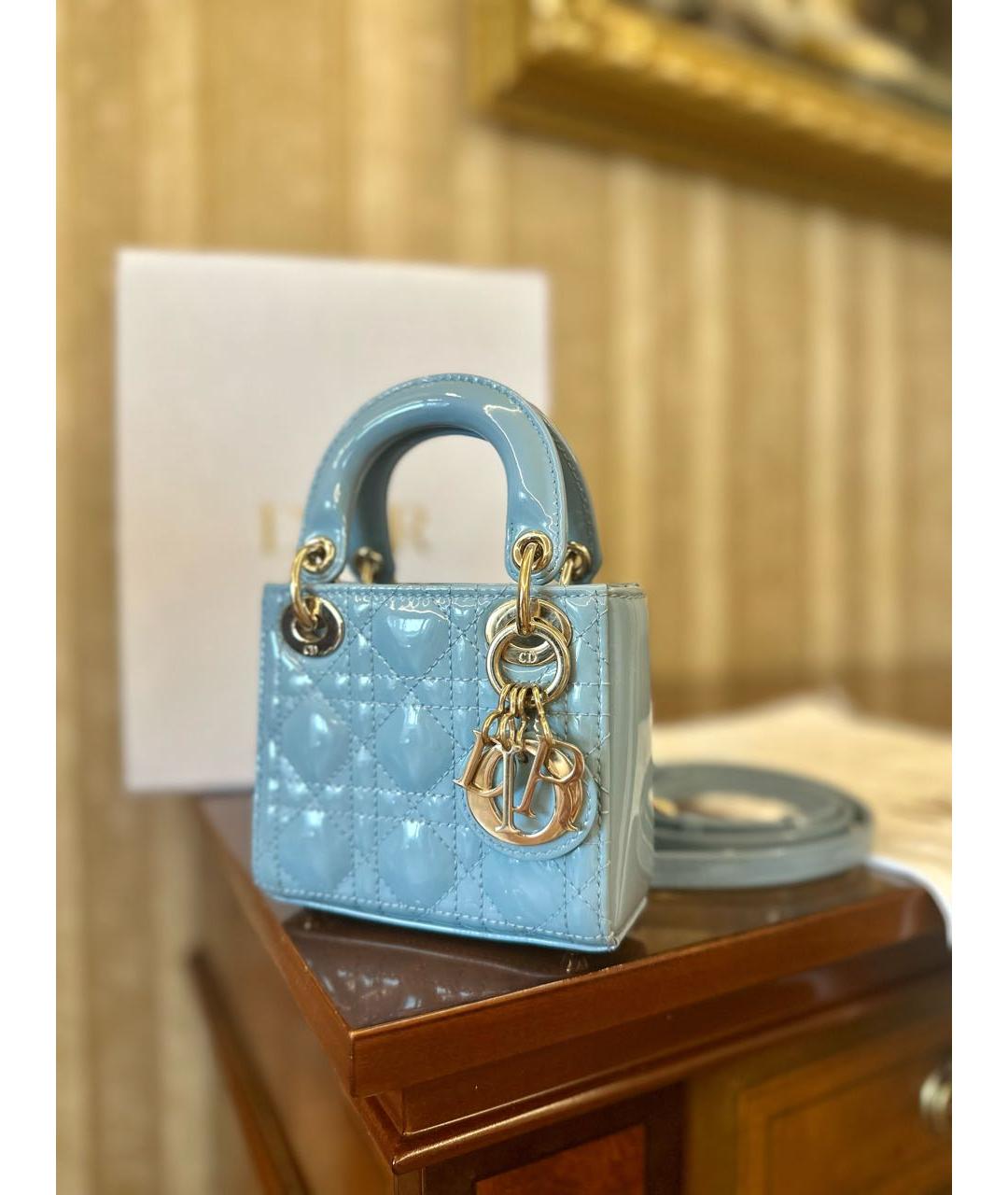 CHRISTIAN DIOR Голубая сумка с короткими ручками из лакированной кожи, фото 3