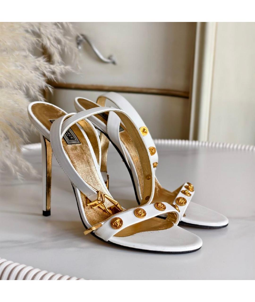 VERSACE Белые кожаные босоножки, фото 7