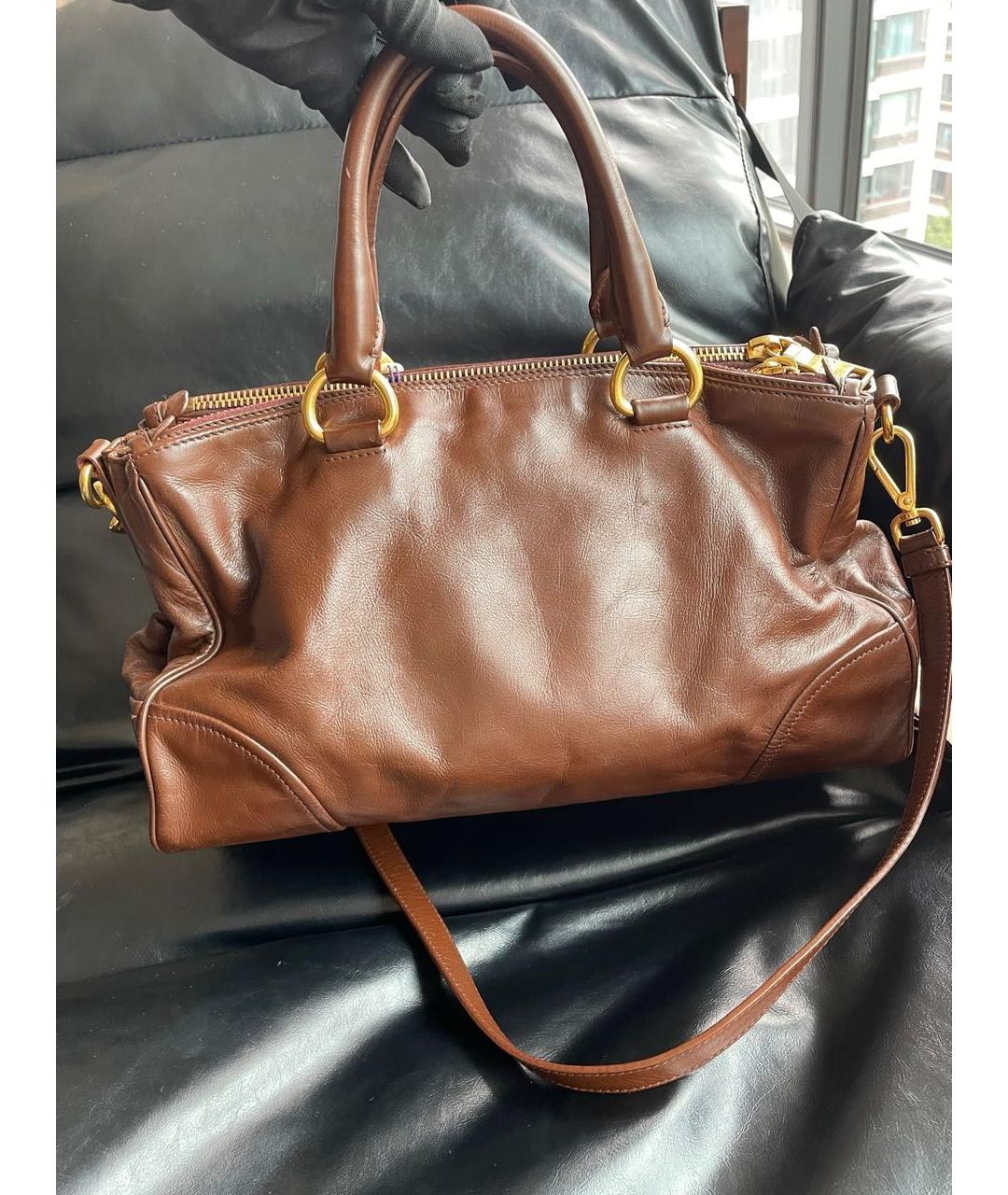 PRADA Коричневая кожаная сумка с короткими ручками, фото 4