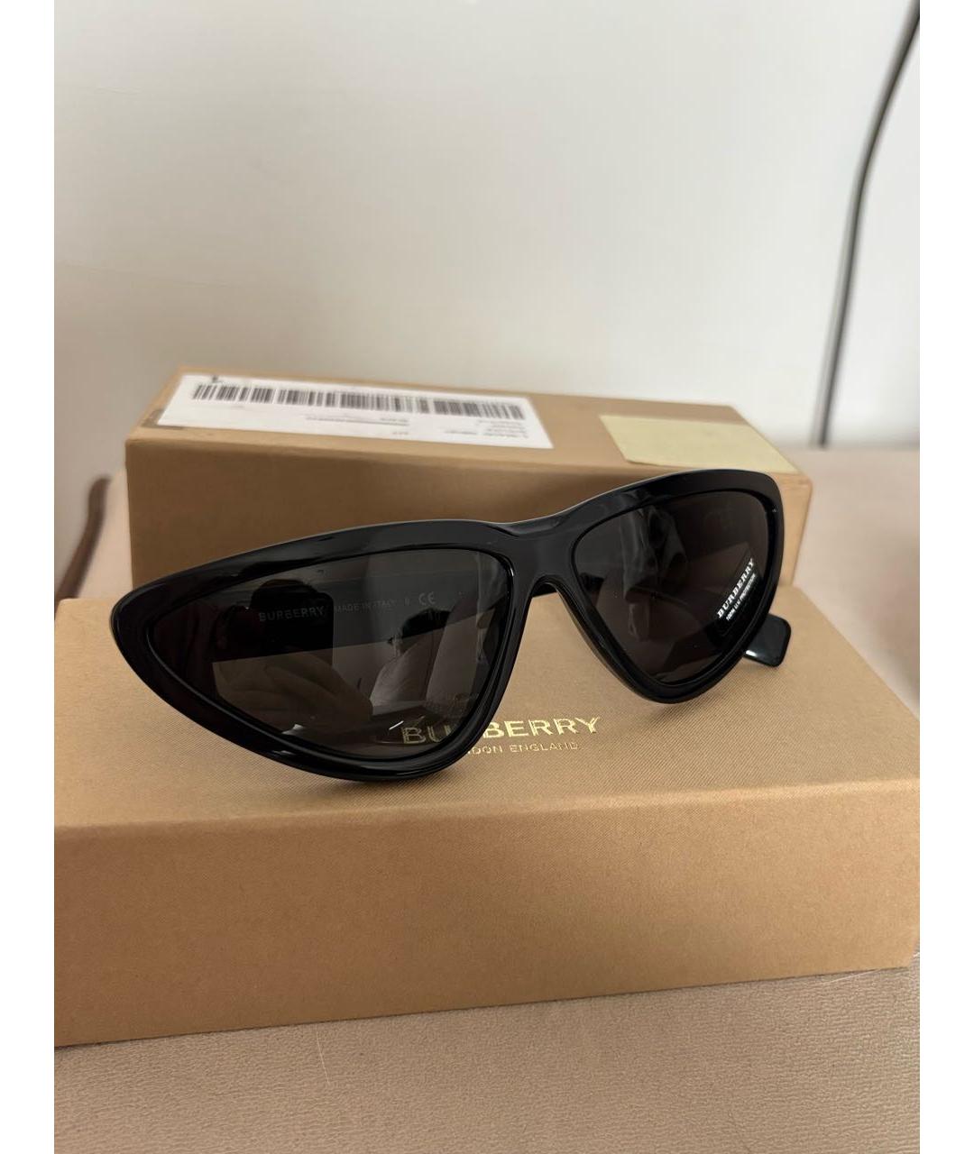 BURBERRY Черные пластиковые солнцезащитные очки, фото 6