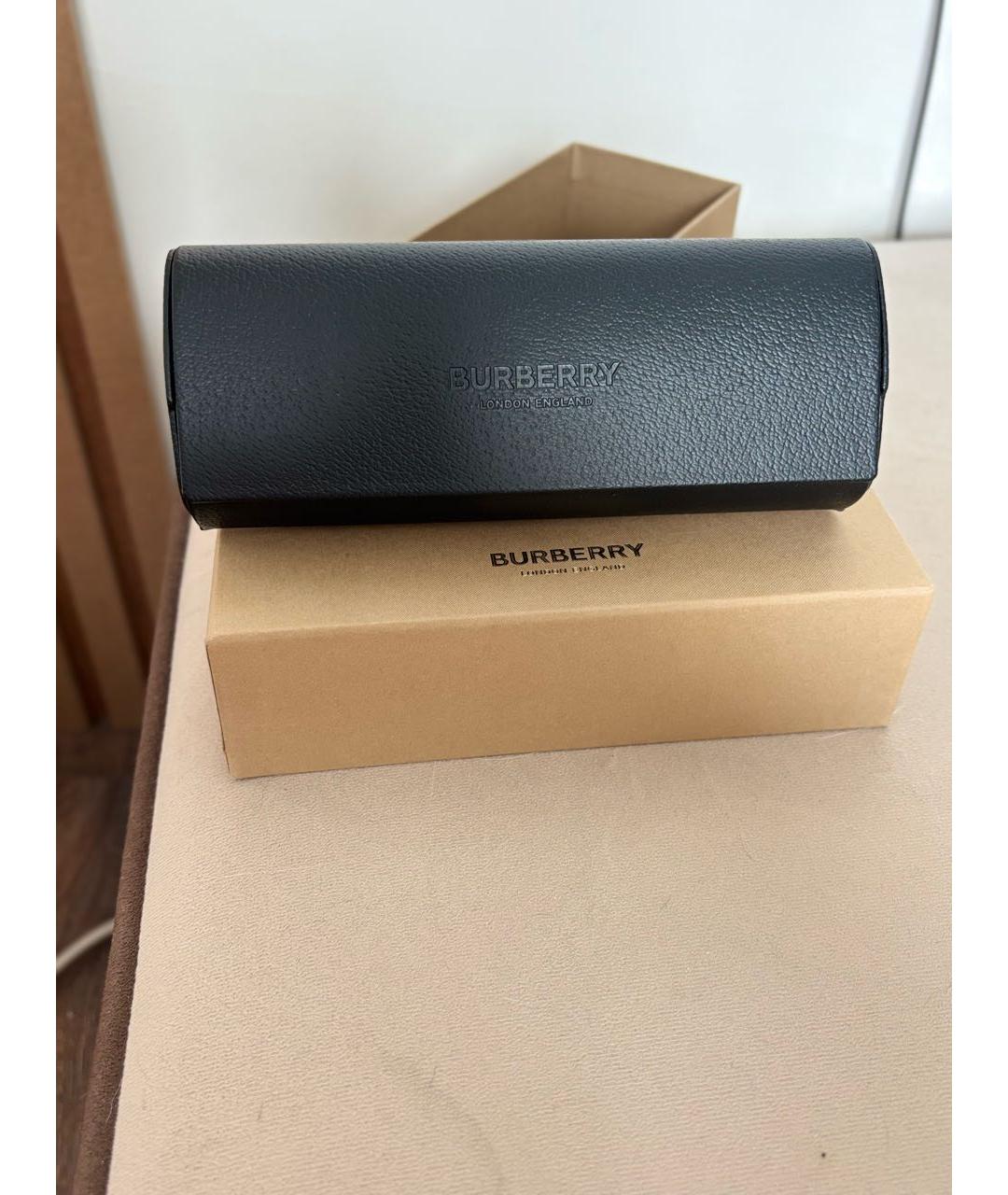 BURBERRY Черные пластиковые солнцезащитные очки, фото 4