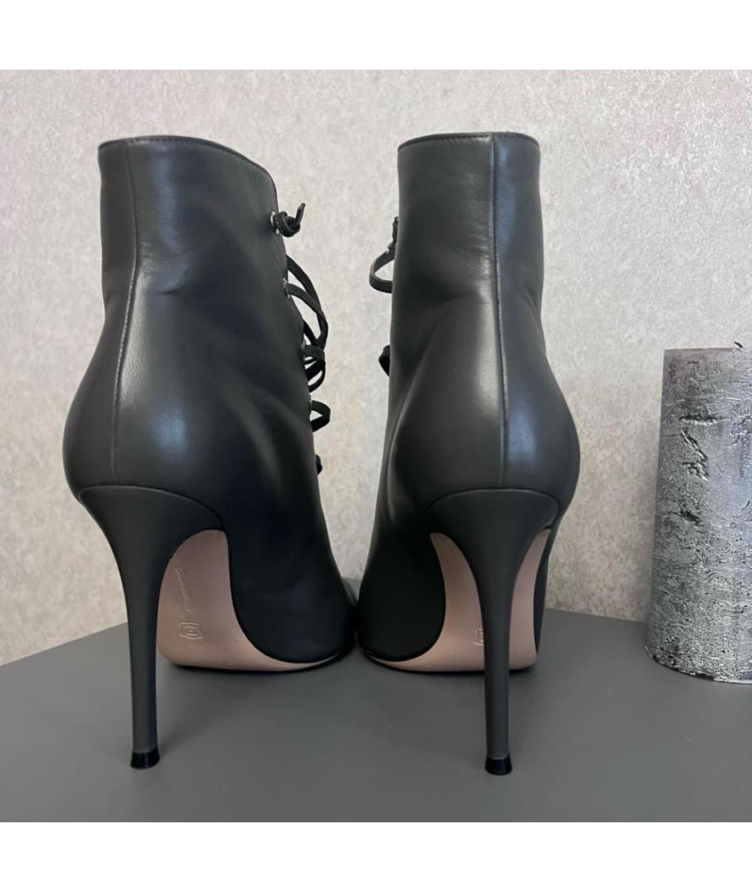 GIANVITO ROSSI Антрацитовые кожаные ботильоны, фото 3