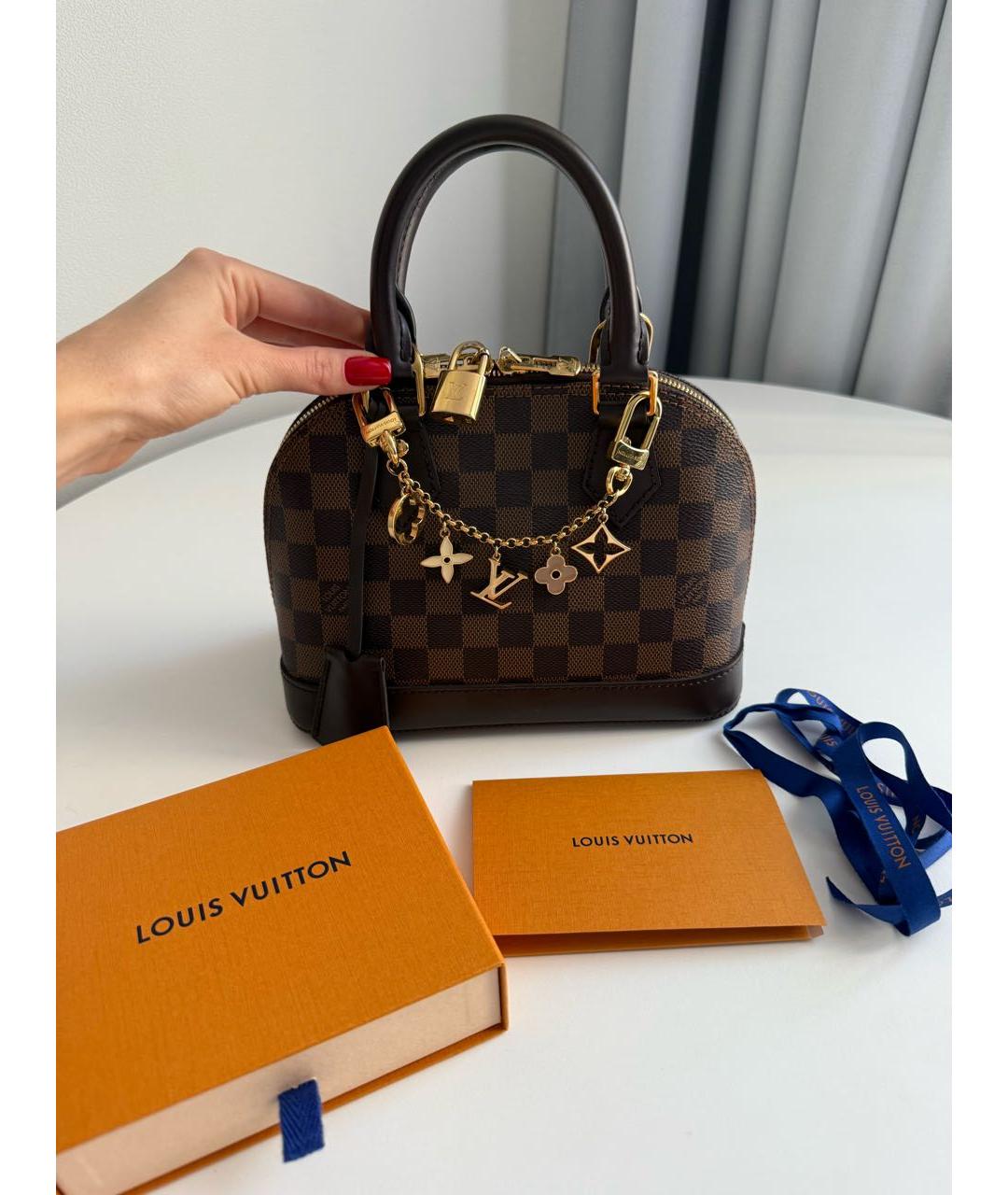 LOUIS VUITTON Золотой брелок, фото 6