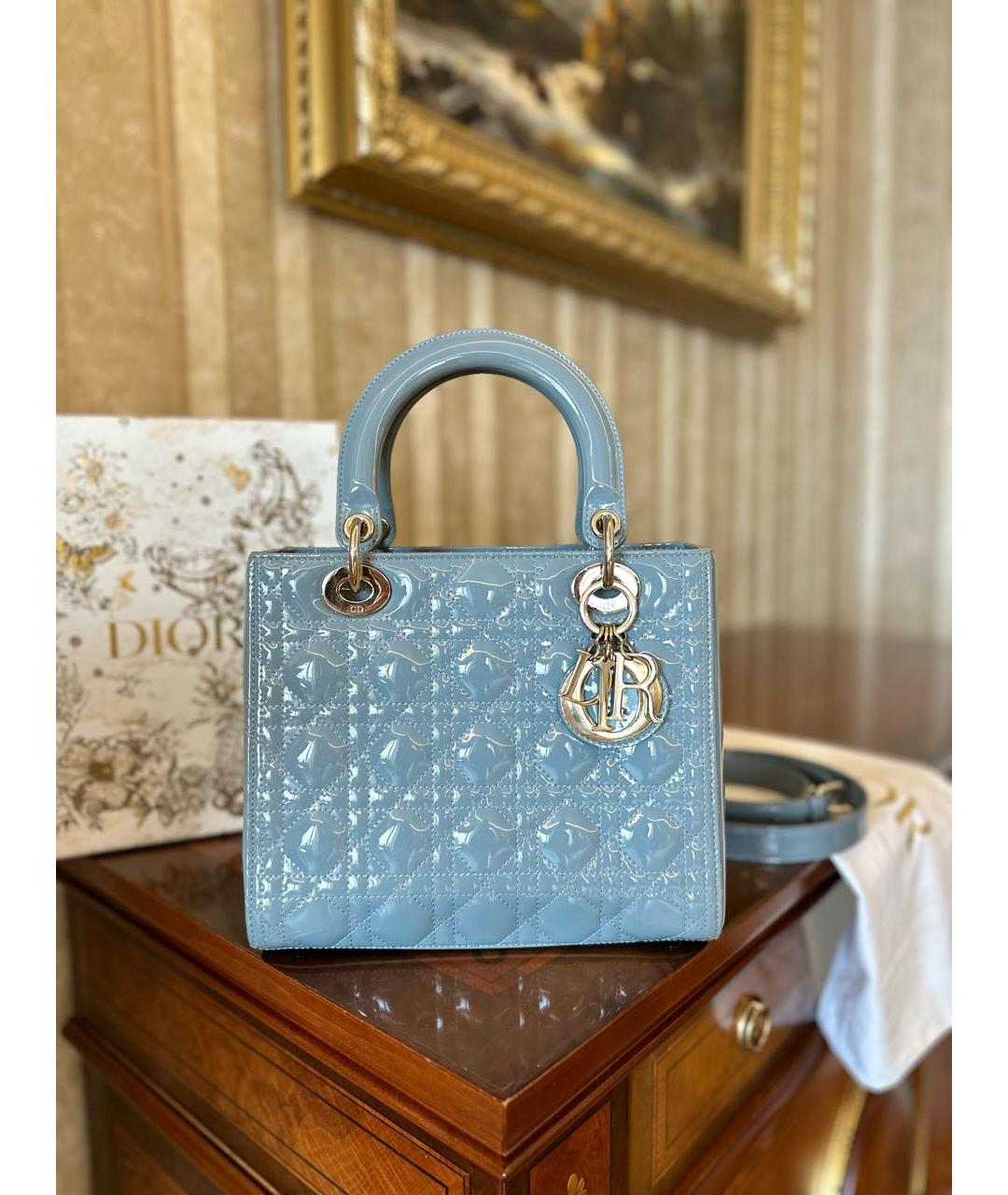 CHRISTIAN DIOR Голубая сумка с короткими ручками из лакированной кожи, фото 3