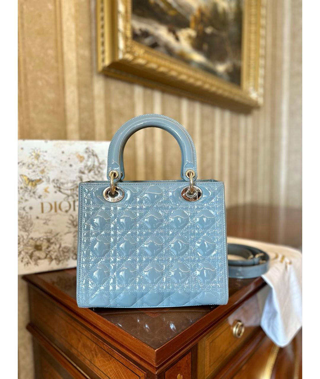 CHRISTIAN DIOR Голубая сумка с короткими ручками из лакированной кожи, фото 5