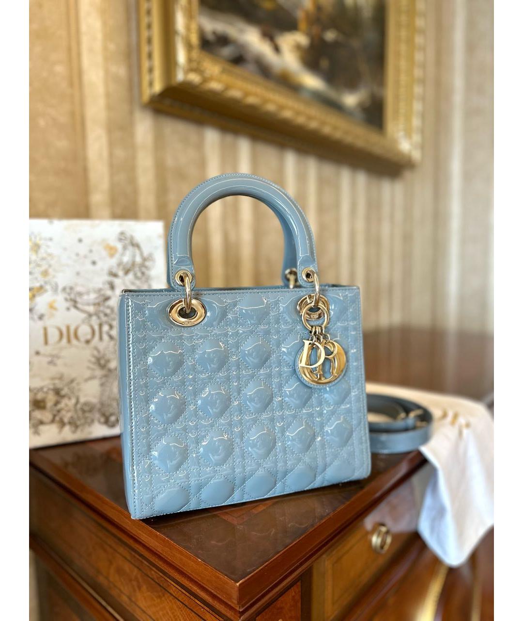 CHRISTIAN DIOR Голубая сумка с короткими ручками из лакированной кожи, фото 2