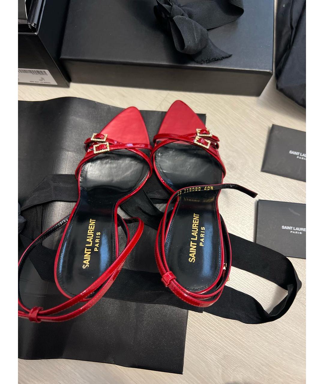 SAINT LAURENT Красные босоножки из лакированной кожи, фото 4