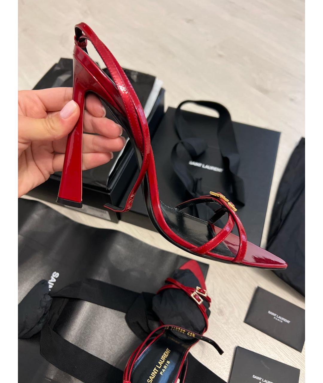SAINT LAURENT Красные босоножки из лакированной кожи, фото 3