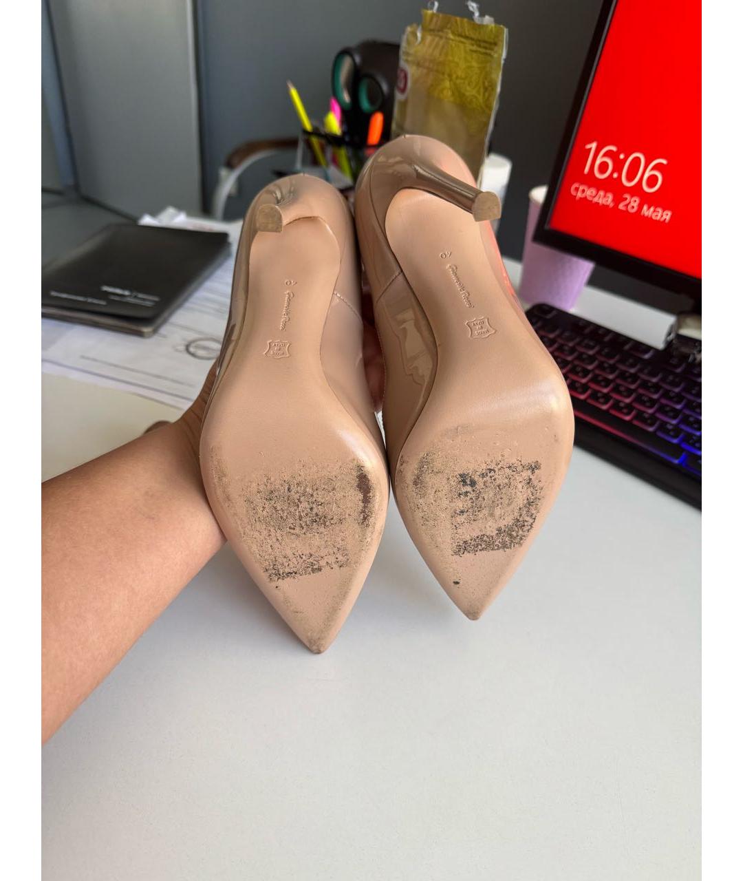 GIANVITO ROSSI Бежевые туфли из лакированной кожи, фото 5