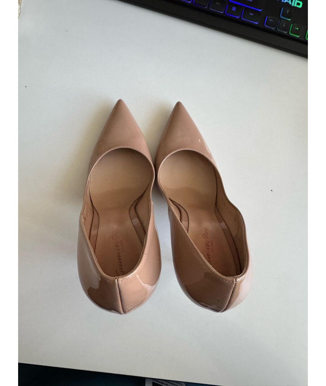 GIANVITO ROSSI Бежевые туфли из лакированной кожи, фото 3