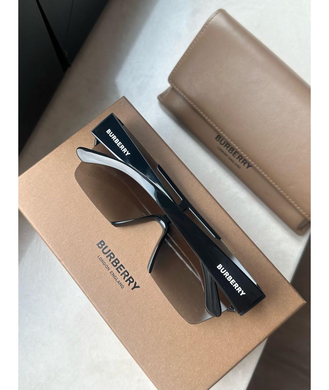 BURBERRY Черные пластиковые солнцезащитные очки, фото 2