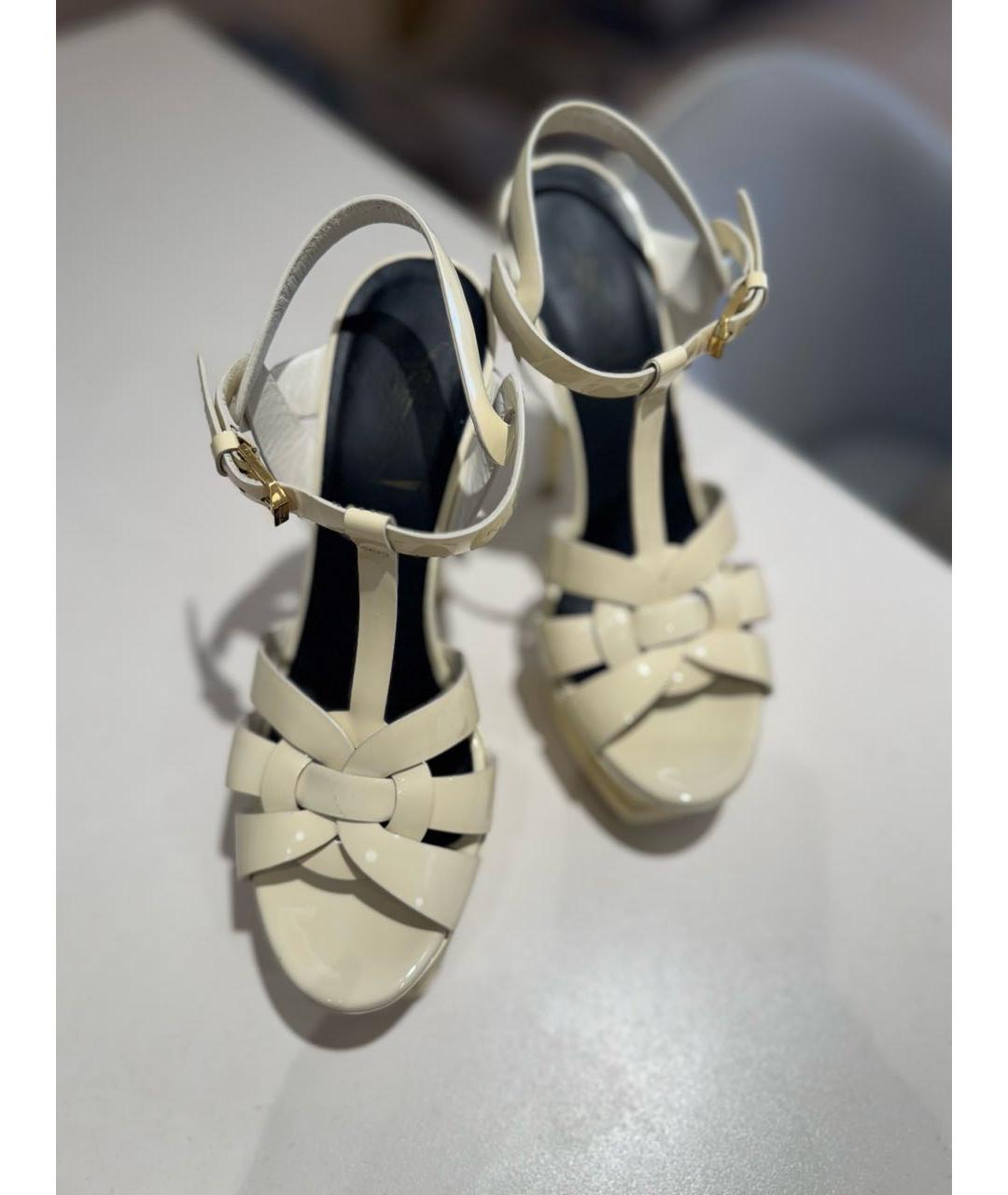 SAINT LAURENT Белые босоножки из лакированной кожи, фото 7