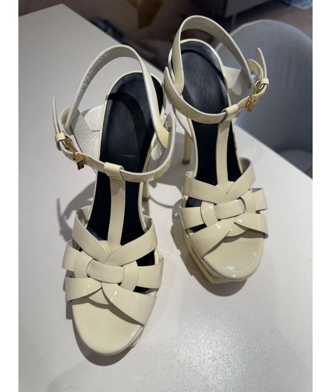 SAINT LAURENT Белые босоножки из лакированной кожи, фото 6