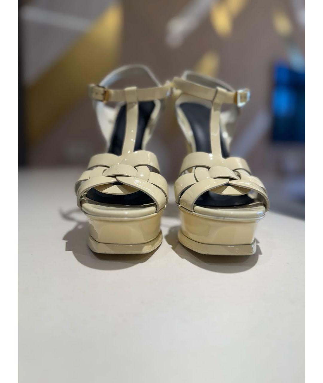 SAINT LAURENT Белые босоножки из лакированной кожи, фото 3