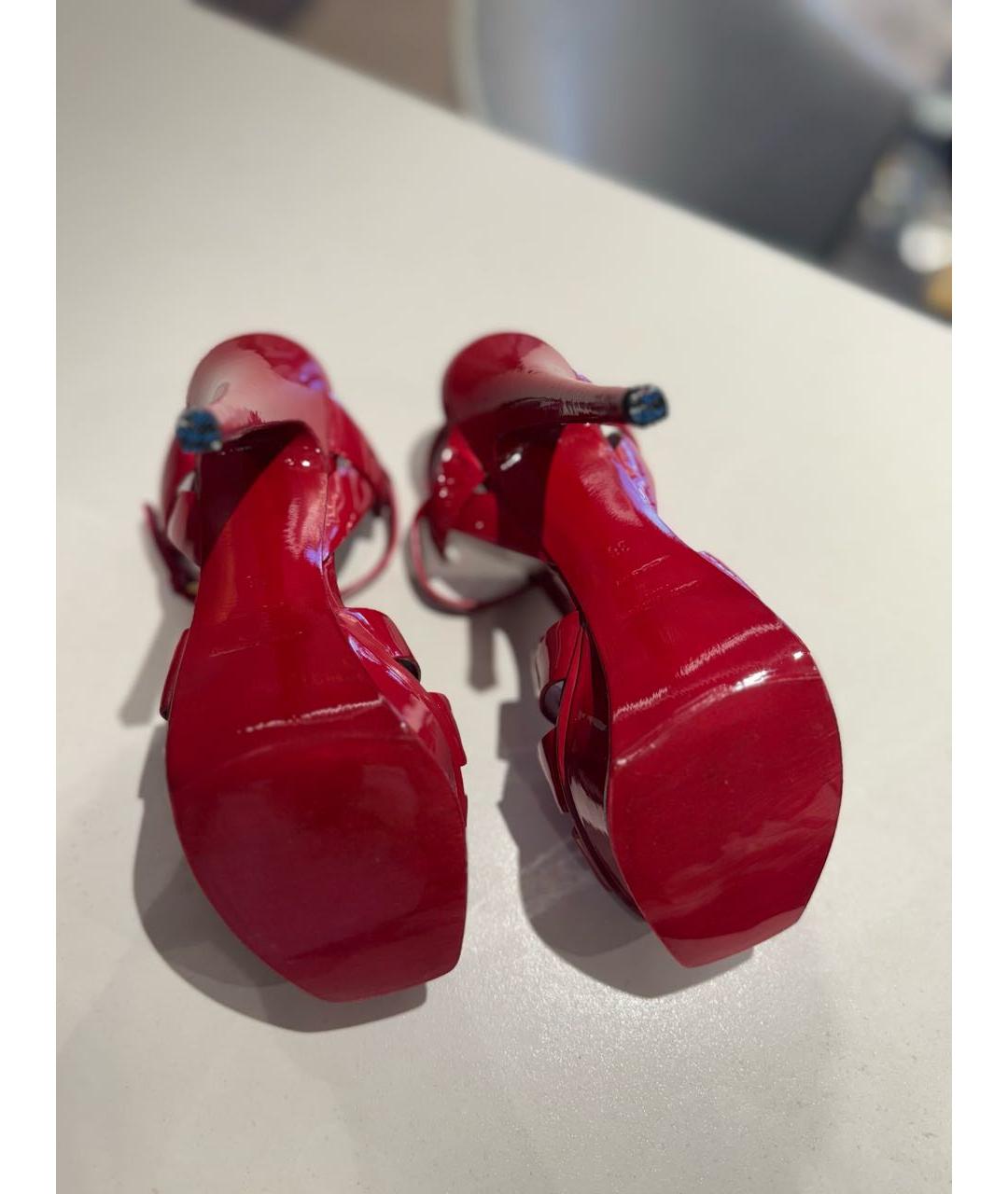 SAINT LAURENT Красные босоножки из лакированной кожи, фото 3