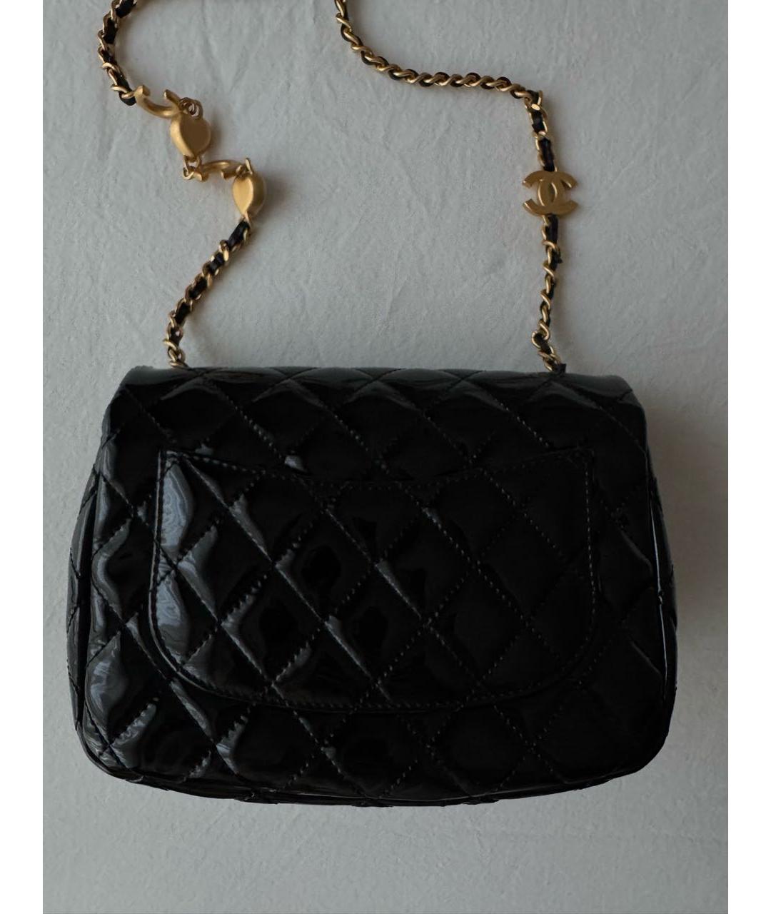 CHANEL Черная сумка через плечо из лакированной кожи, фото 2