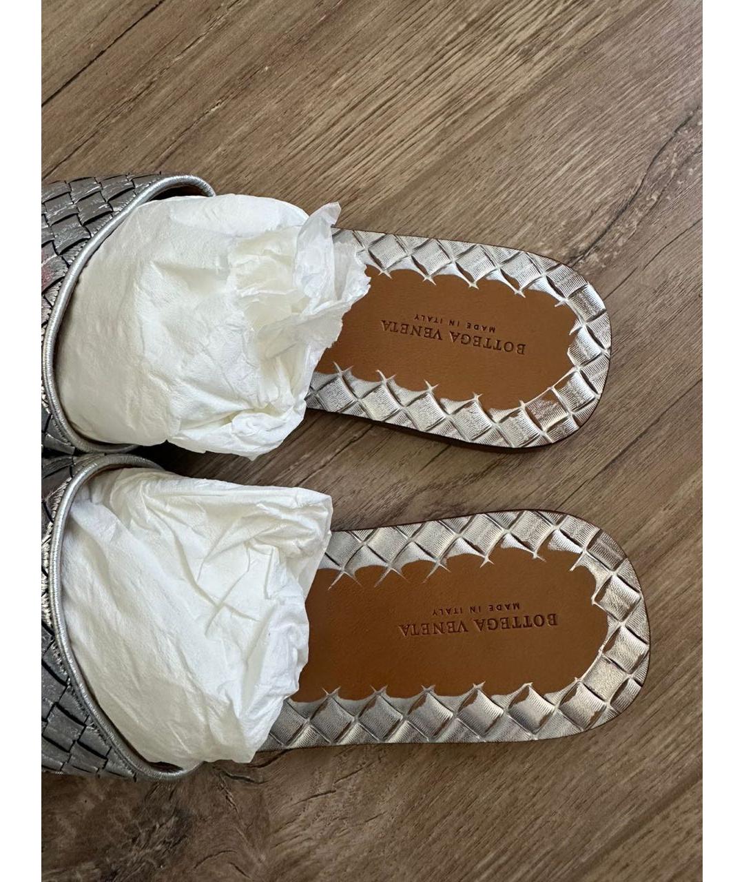 BOTTEGA VENETA Серебряные кожаные шлепанцы, фото 6