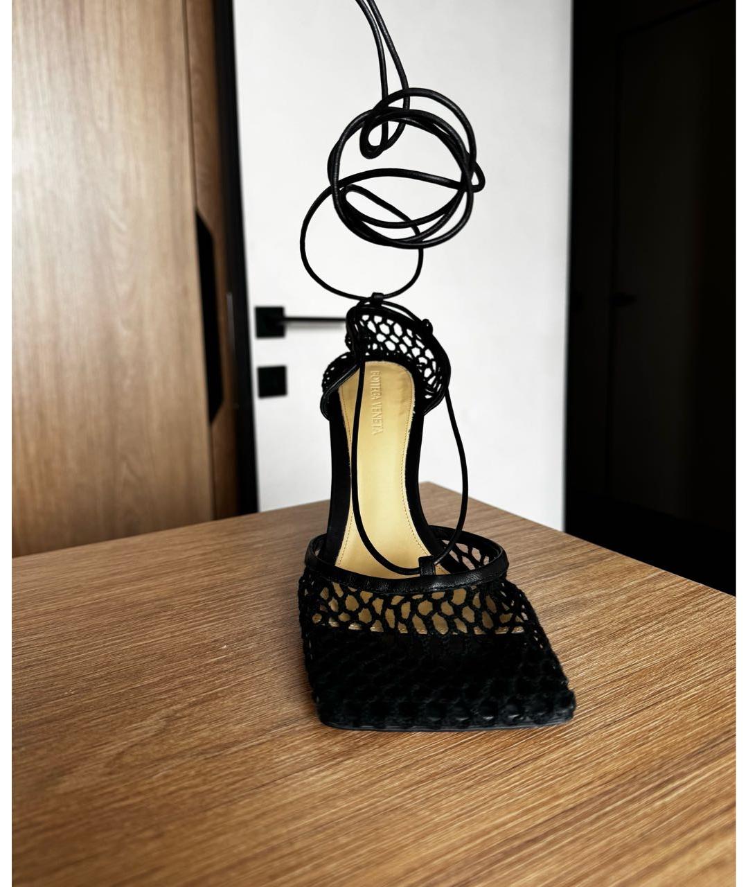 BOTTEGA VENETA Черные текстильные босоножки, фото 2