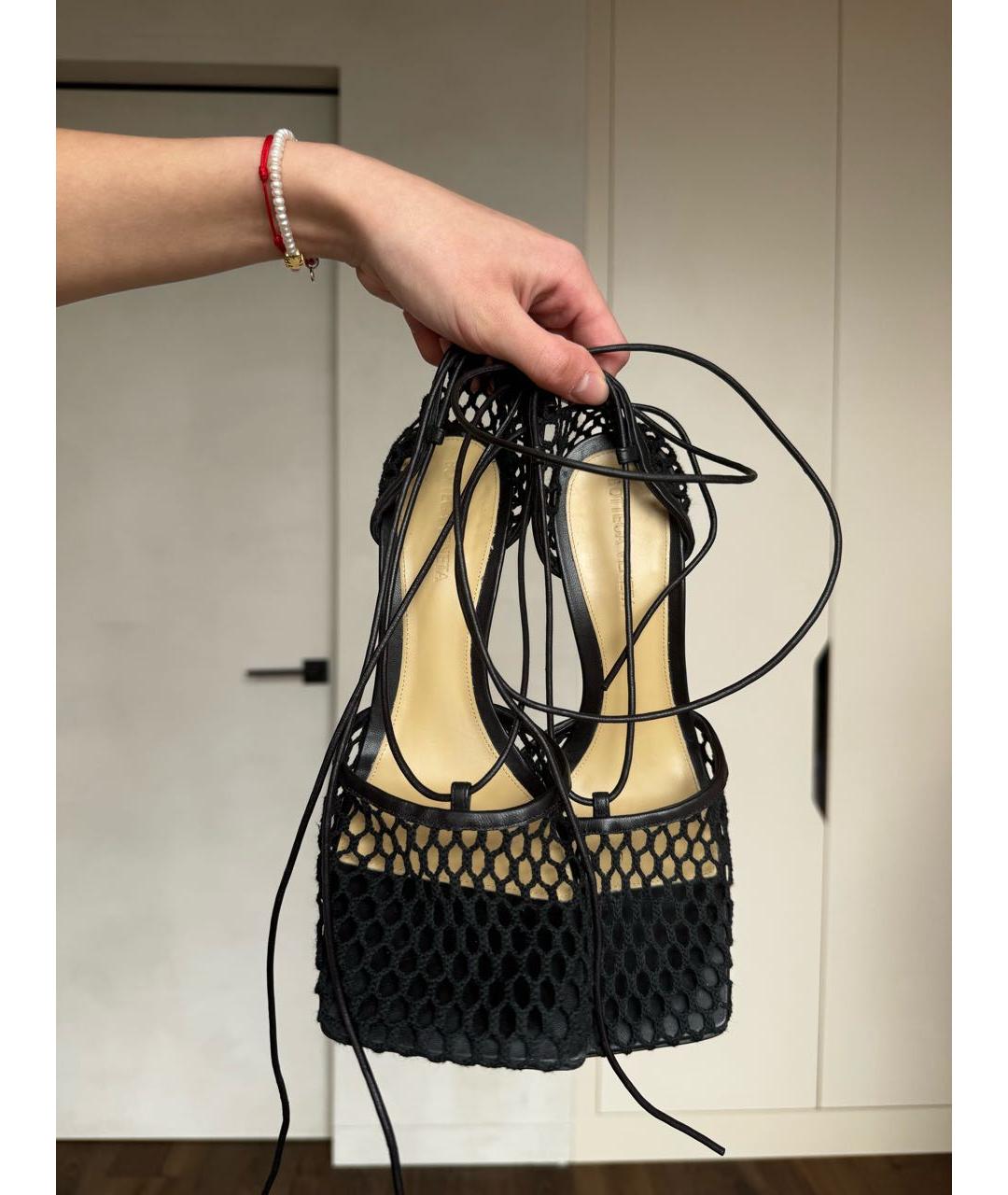 BOTTEGA VENETA Черные текстильные босоножки, фото 2