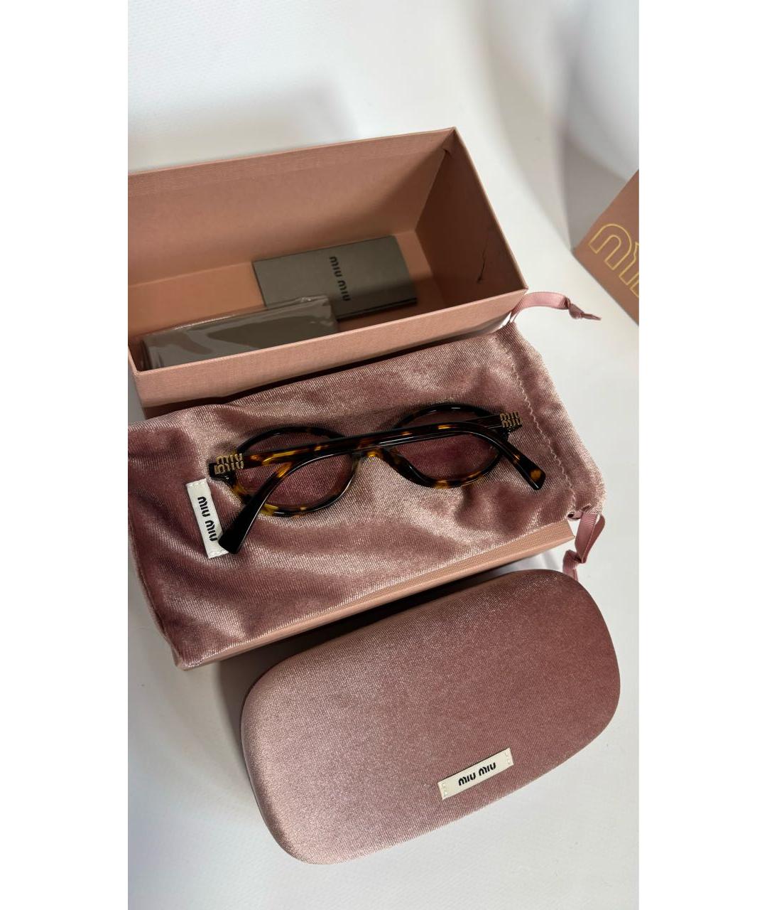 MIU MIU Коричневые пластиковые солнцезащитные очки, фото 3