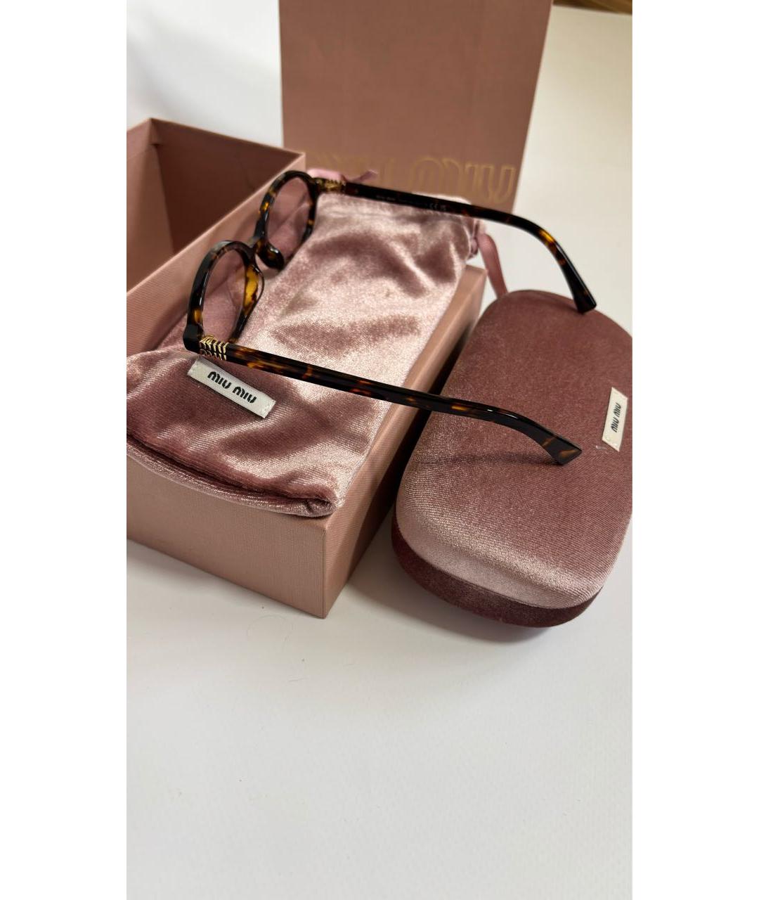 MIU MIU Коричневые пластиковые солнцезащитные очки, фото 4