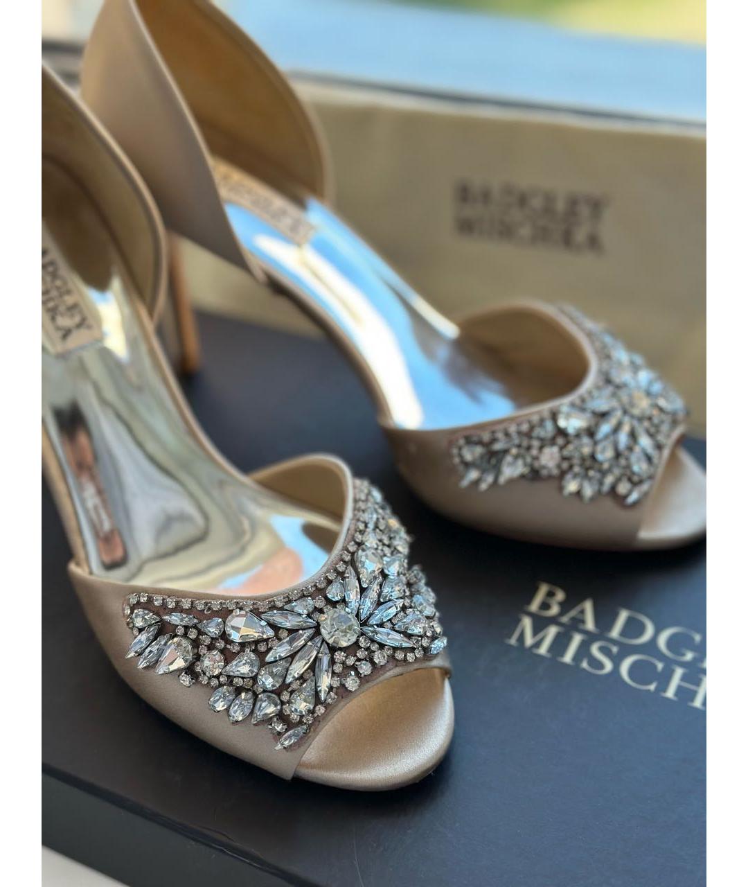 BADGLEY MISCHKA Бежевые текстильные свадебные туфли на высоком каблуке, фото 2