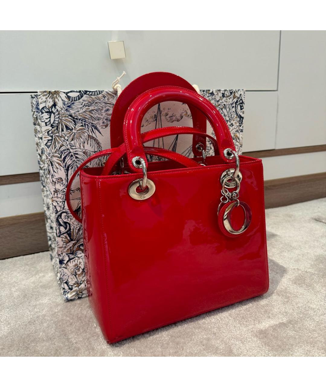 CHRISTIAN DIOR Красная сумка с короткими ручками из лакированной кожи, фото 2