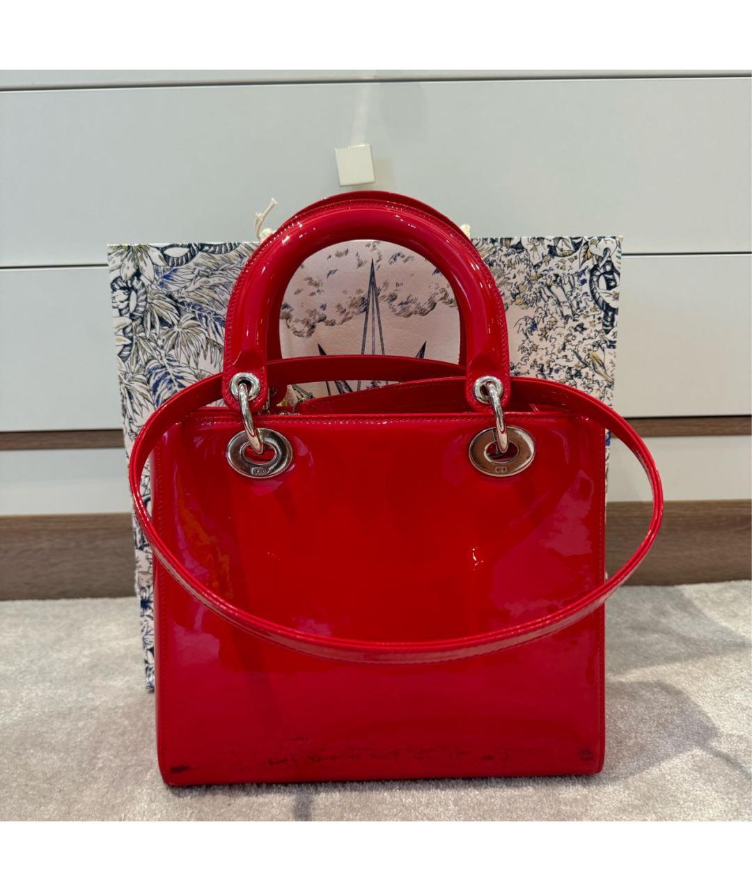 CHRISTIAN DIOR Красная сумка с короткими ручками из лакированной кожи, фото 3
