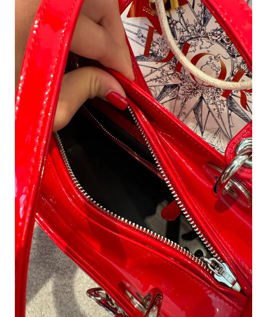 CHRISTIAN DIOR Красная сумка с короткими ручками из лакированной кожи, фото 4