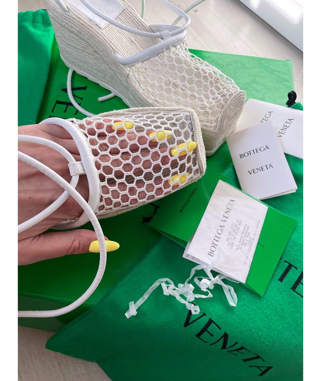 BOTTEGA VENETA Белые кожаные сандалии, фото 5