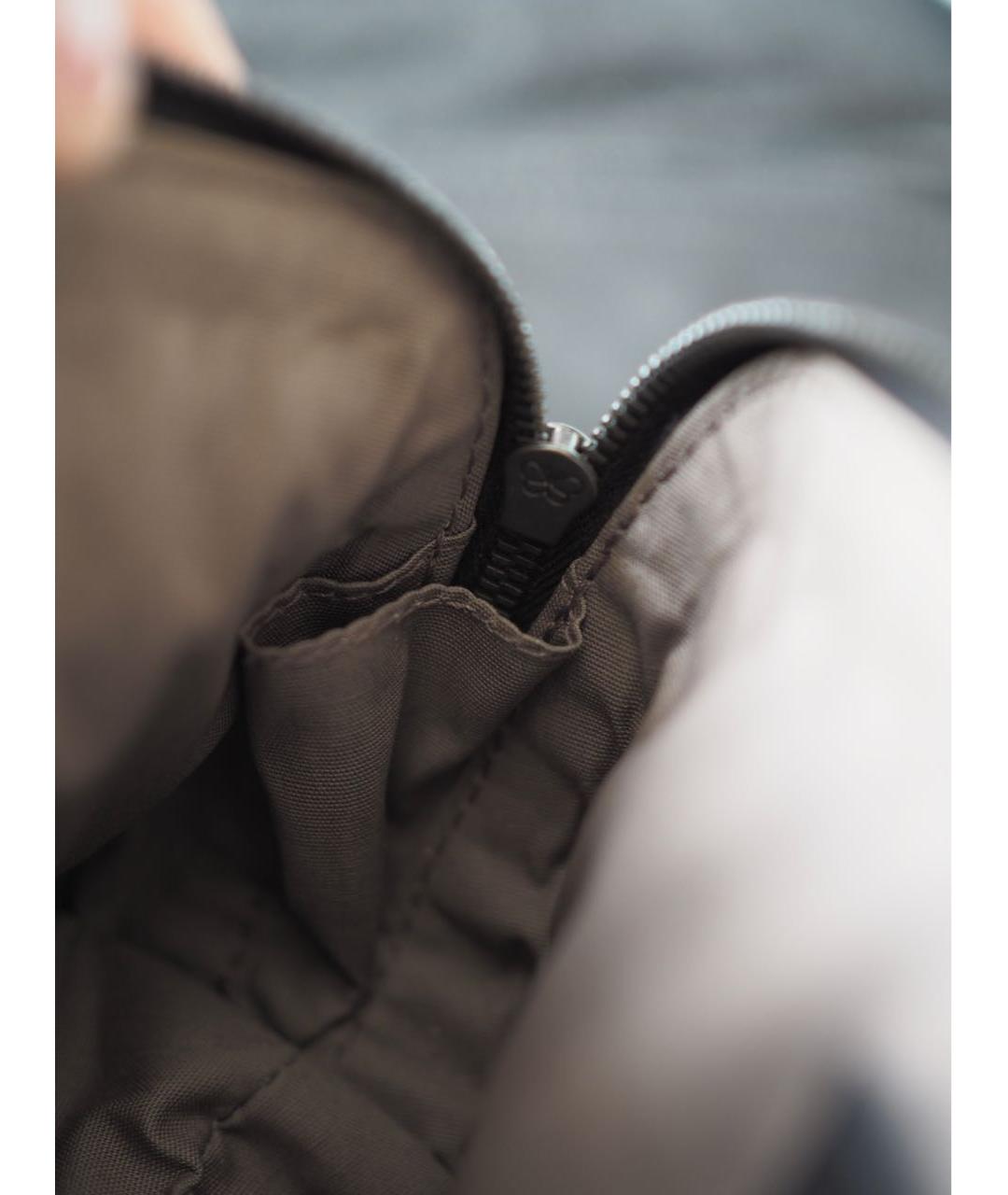 BOTTEGA VENETA Черная кожаная косметичка, фото 7