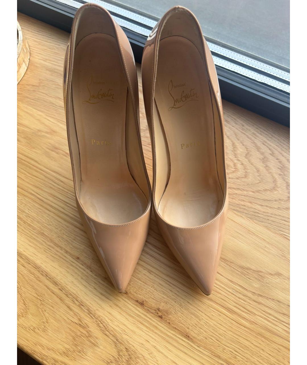 CHRISTIAN LOUBOUTIN Бежевые туфли из лакированной кожи, фото 2