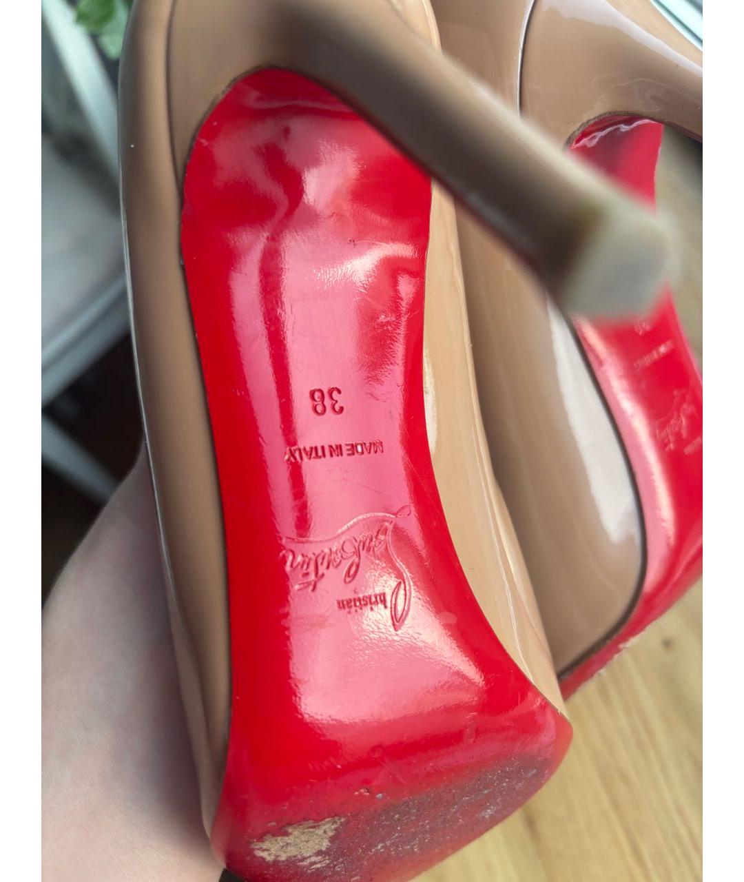 CHRISTIAN LOUBOUTIN Бежевые туфли из лакированной кожи, фото 5