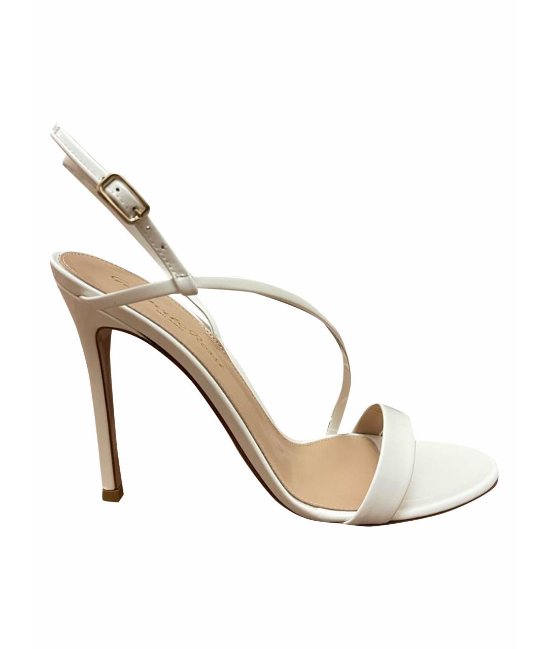 GIANVITO ROSSI Белые босоножки из лакированной кожи, фото 1