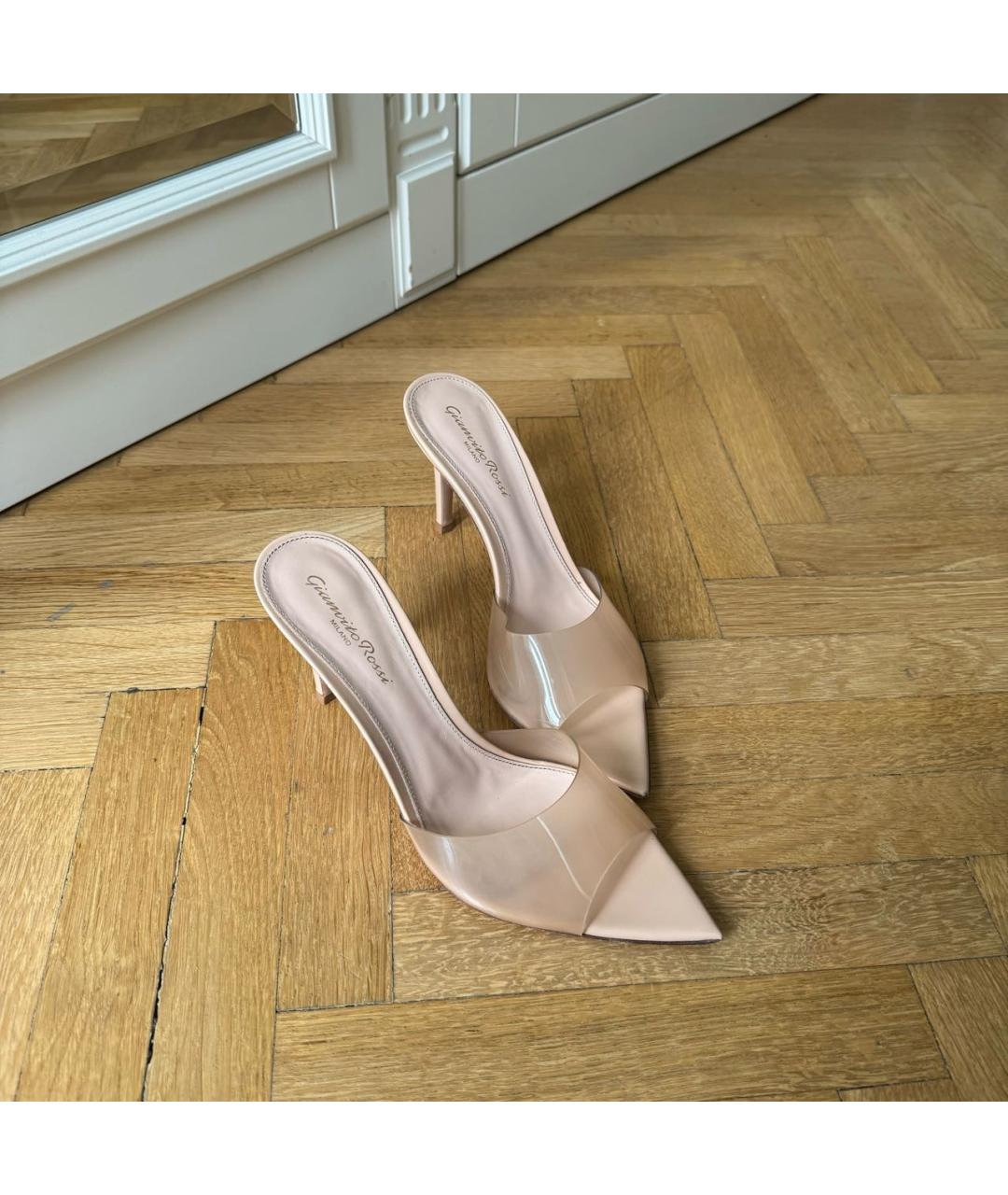 GIANVITO ROSSI Бежевые мюли из лакированной кожи, фото 2