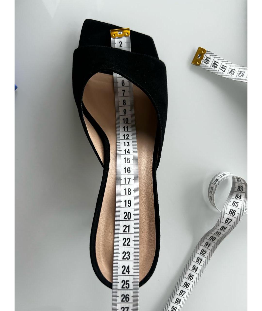 STUART WEITZMAN Черные замшевые мюли, фото 5