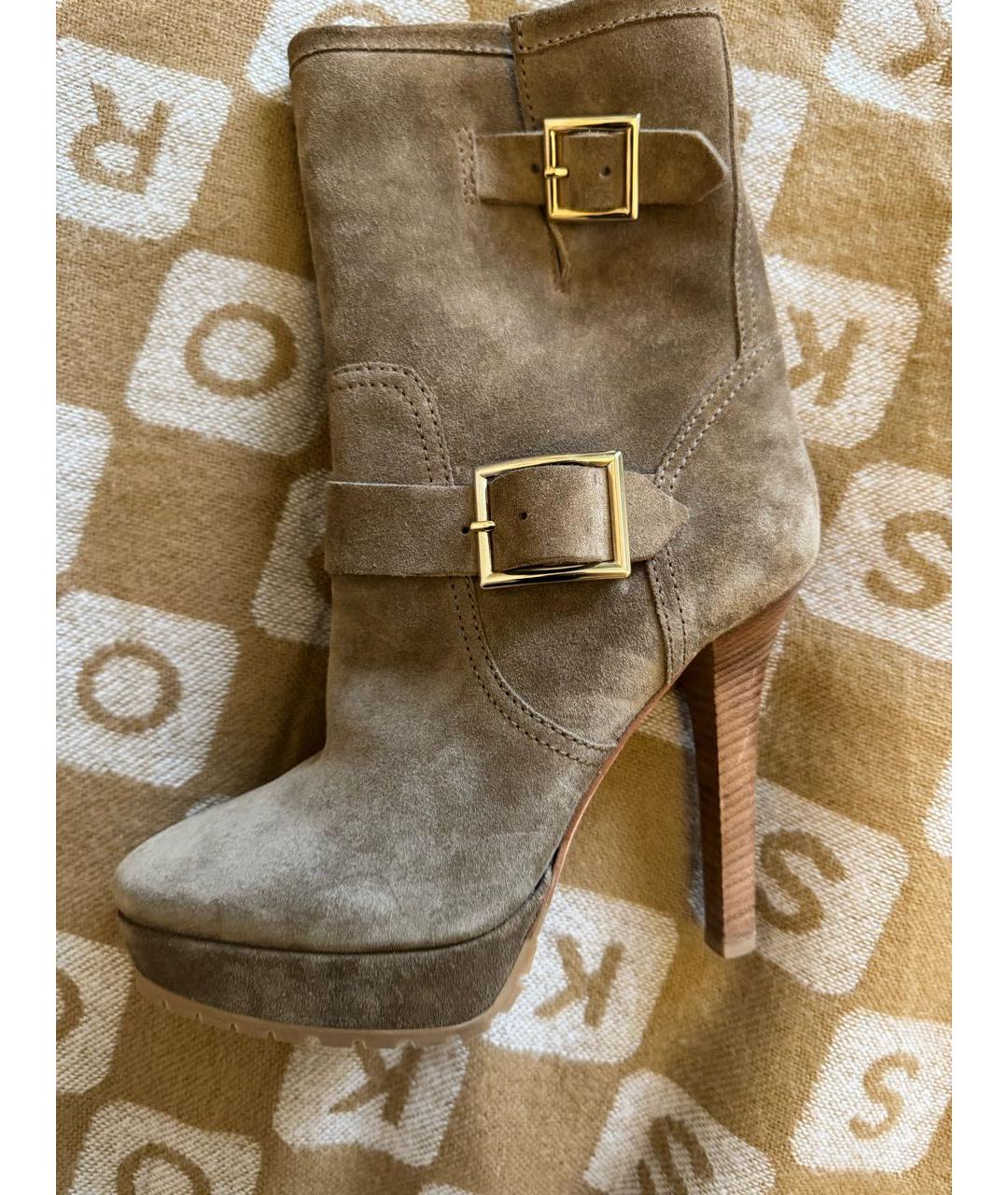 JIMMY CHOO Бежевые замшевые ботильоны, фото 2