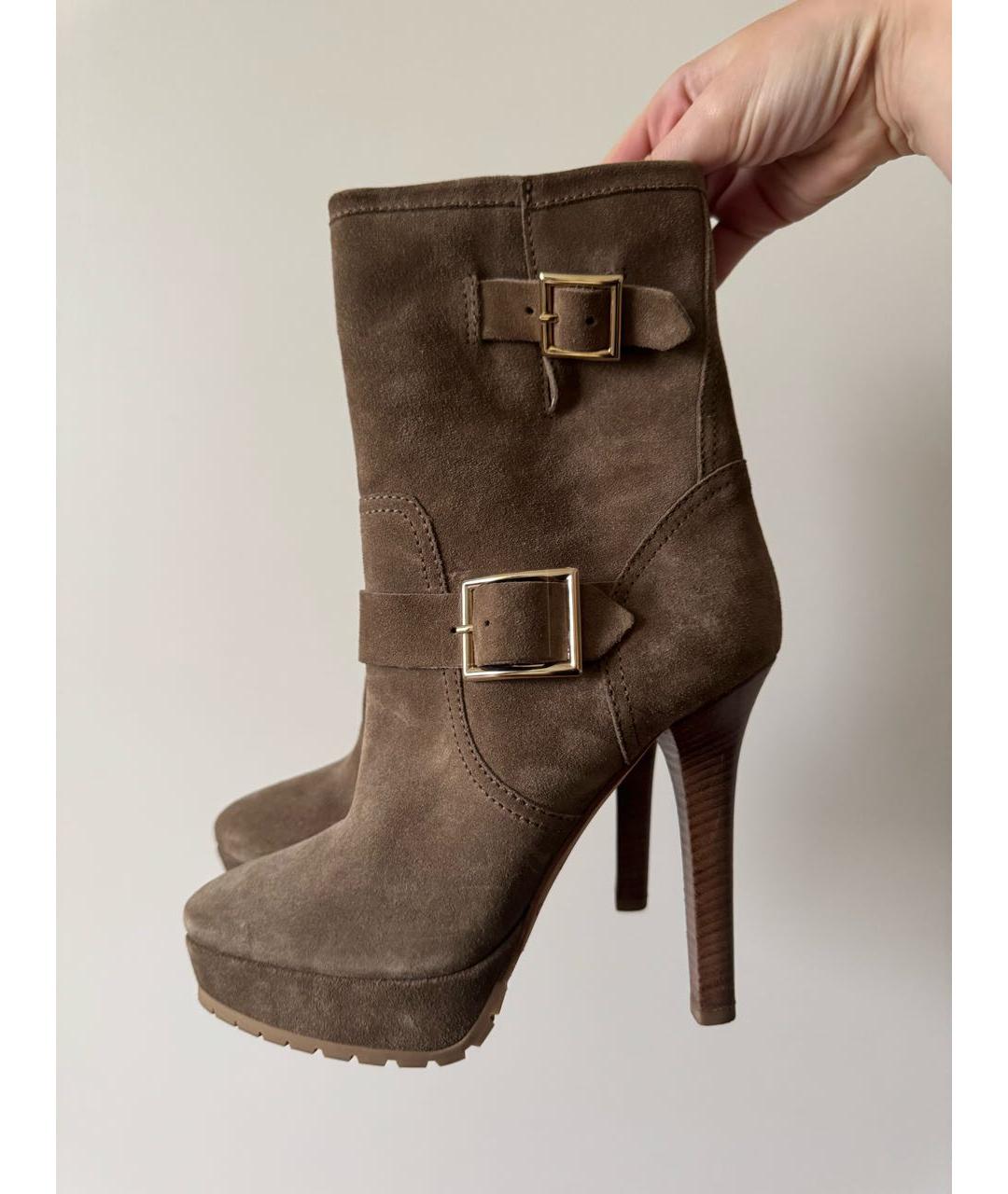 JIMMY CHOO Бежевые замшевые ботильоны, фото 9