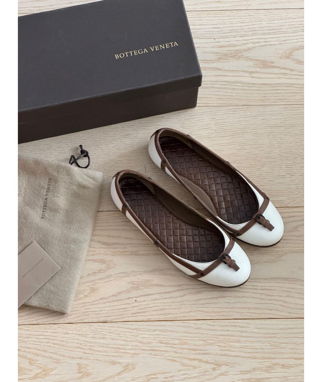 BOTTEGA VENETA Белые кожаные балетки, фото 2