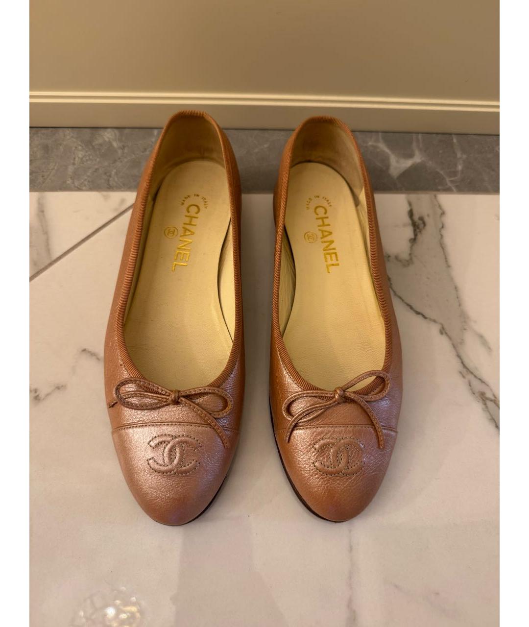 CHANEL Бежевые кожаные балетки, фото 2