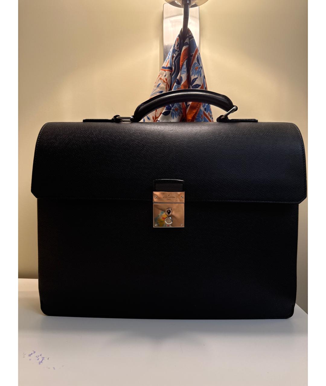 LOUIS VUITTON Черный кожаный портфель, фото 6