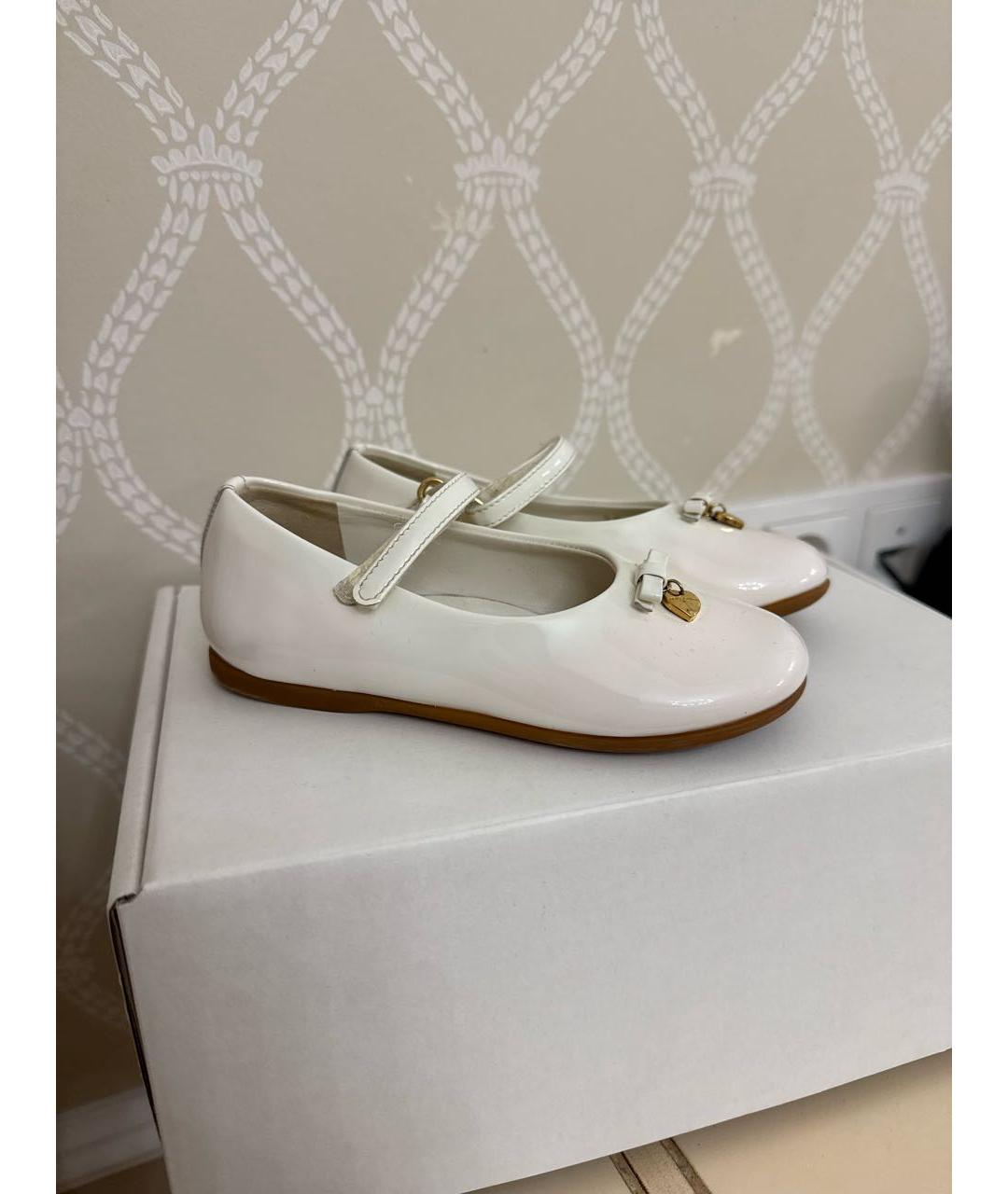 DOLCE&GABBANA Белые балетки и туфли из лакированной кожи, фото 5