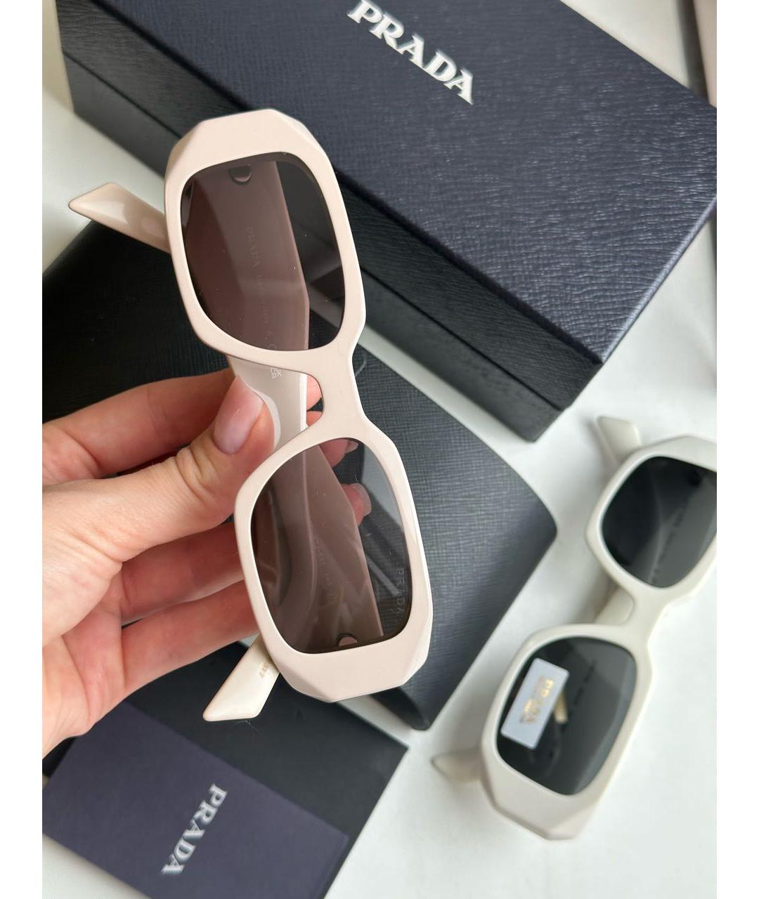 PRADA Бежевые пластиковые солнцезащитные очки, фото 2